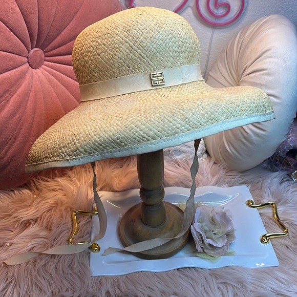 ULTRA VINTAGE GIVENCHY HAT - Picture 1 of 9